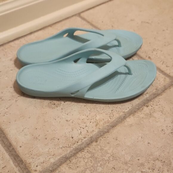 Crocs Women's Light Blue Flip Flops Size 7 - Picture 1 of 7